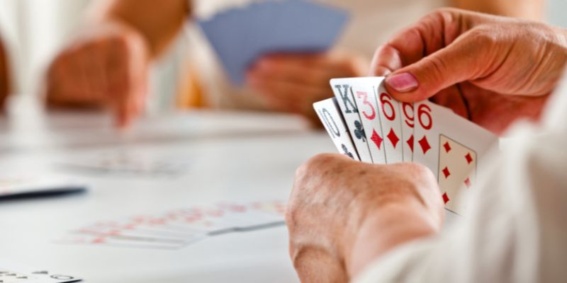 Liêng Kong88 - Cơ hội làm giàu dành cho các tín đồ game bài 3 Khi chơi bài Liêng cần phải sử dụng tâm lý bluff thông minh nhất